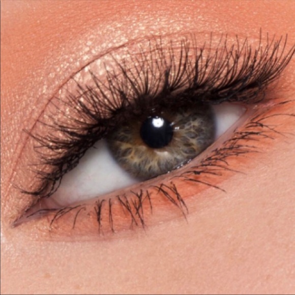 Kylie Cosmetics THE PINK PALETTE | KOURT X KYLIE - Picture 2 of 6